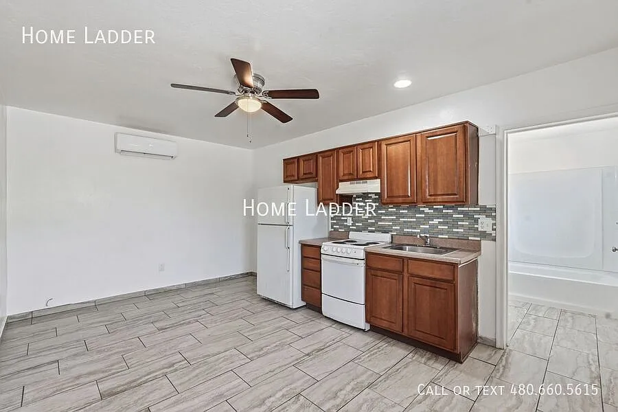 2115 N Oracle Rd — Photo 3