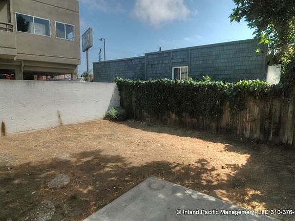 3rd image of 2424 Prospect Ave