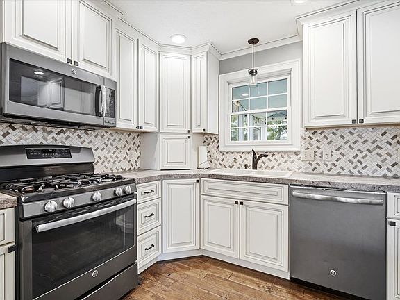 3rd image of 2820 Rutherford Dr