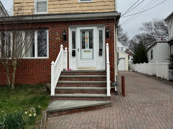 25 Daisy Ave Floor 2, Floral Park, NY 11001