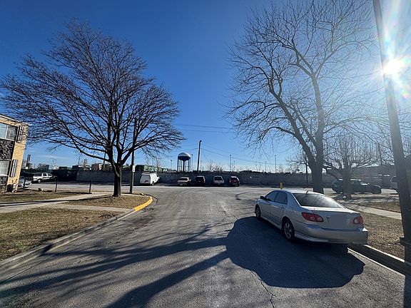 5th image of 3744 S 52nd Ct