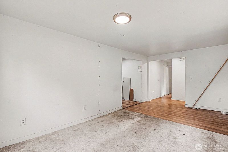 5th image of 1207 SW cambridge Street