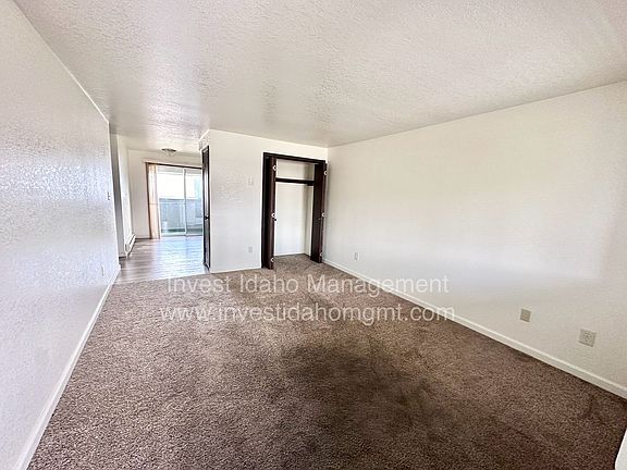 2nd image of 1057 W Melrose St APT 203