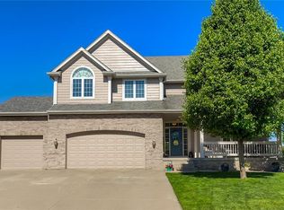 16597 Briarwood Ct, Clive, IA 50325