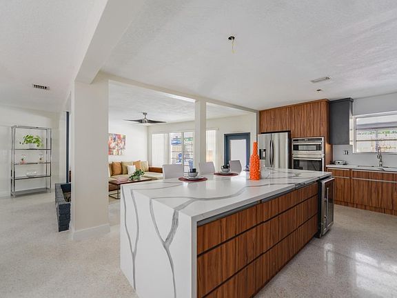 2nd image of 12520 NE Miami Pl