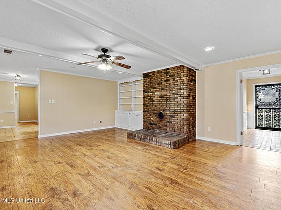 4th image of 3820 Windermere Rd N