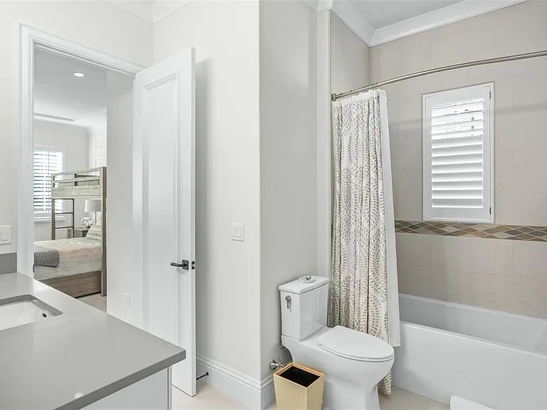 10331 Los Feliz Dr — Photo 58