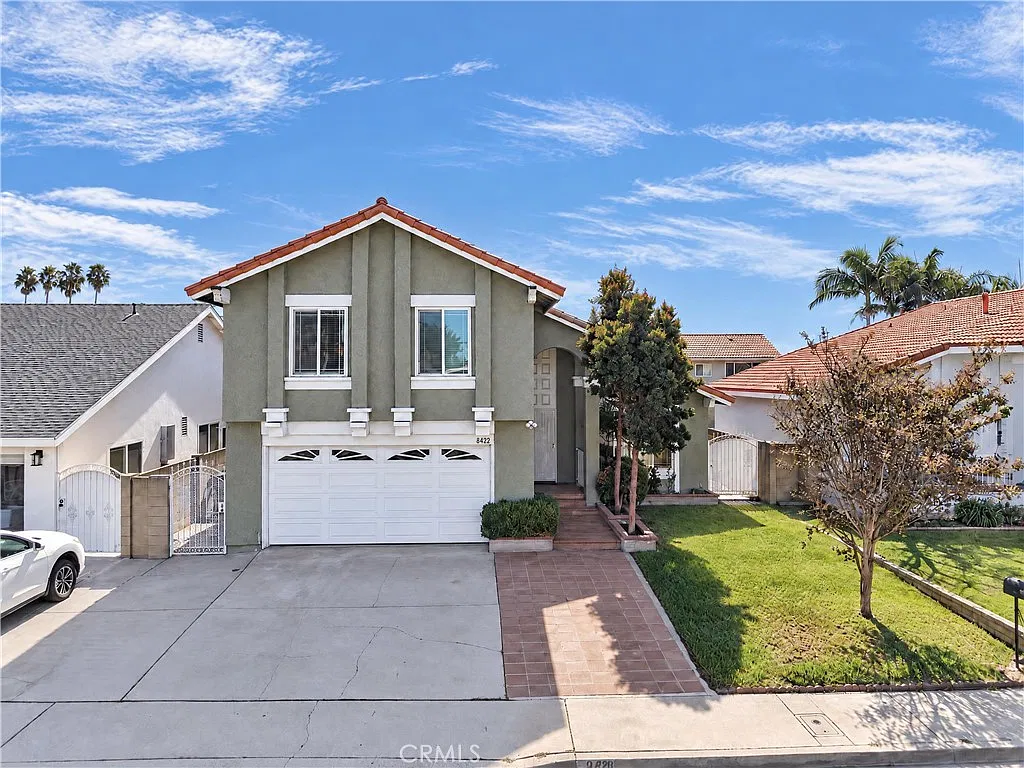 3 bed, 2.5 bath, 1676 sqft, $3,900 — Photo 2