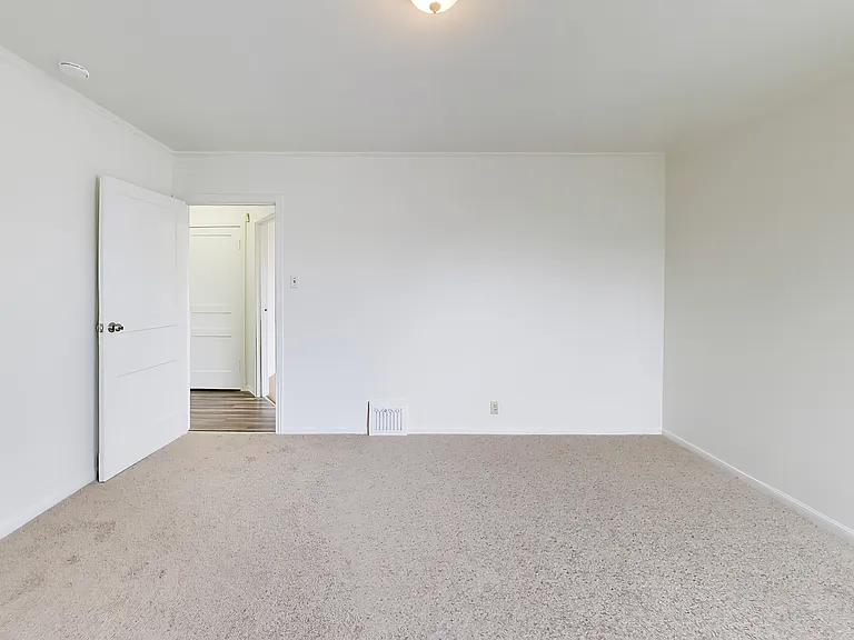 2101 35th Ave — Photo 16