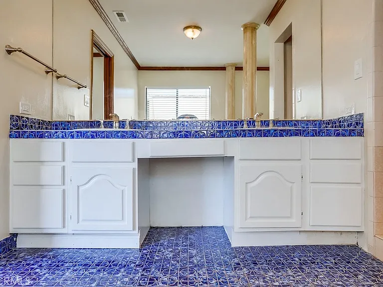 1307 Mackay Ln — Photo 51