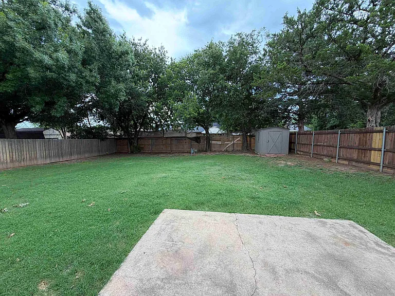 4836 Lovers Ln — Photo 11