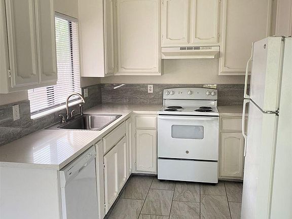 3rd image of 1316 Loughborough Dr