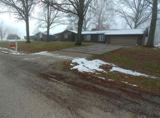 973 W Lake Ter, Carlyle, IL 62231