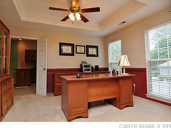 2nd image of 2823 Oakcroft Dr