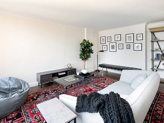 4th image of 555 Main St APT 912