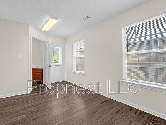 2nd image of 804 Barrington Woods Cv