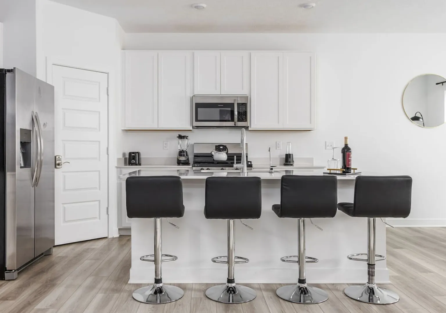 Stylish Westfield Retreat | Near Grand Park — Photo 1