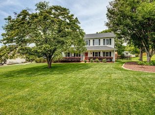 6008 Woods Edge Ln, Kernersville, NC 27284