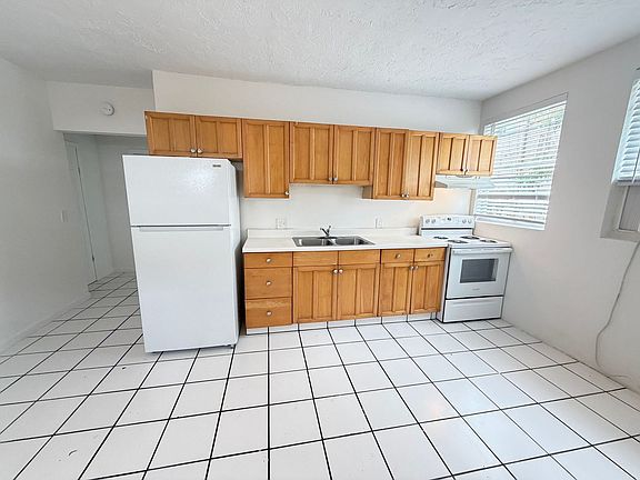 5th image of 306-314 N Lakeside Ct #B5