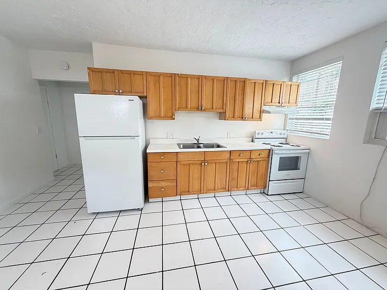 306-314 N Lakeside Ct — Photo 5