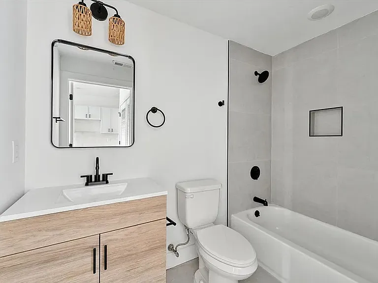 Brand New Construction Olde Kensington — Photo 3