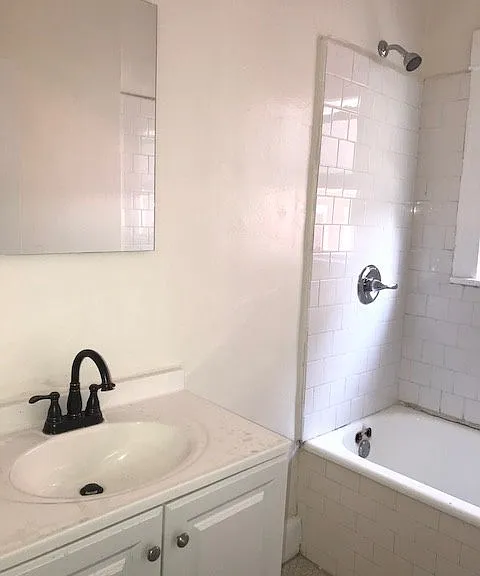 563 N Heliotrope Dr — Photo 8