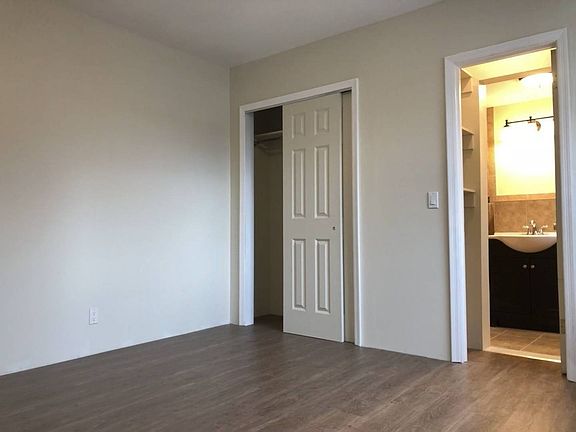 3rd image of 211 Bay 17 St