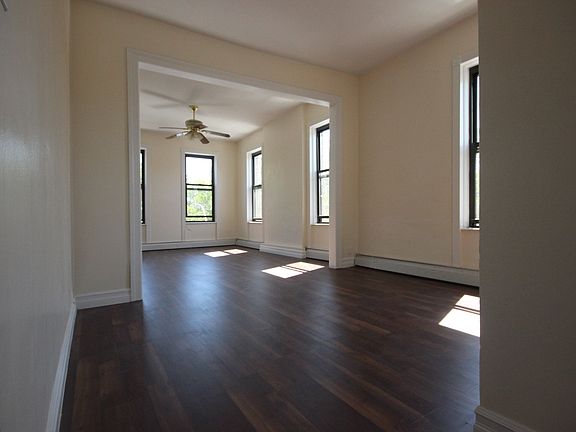 3rd image of 479 Irving Ave