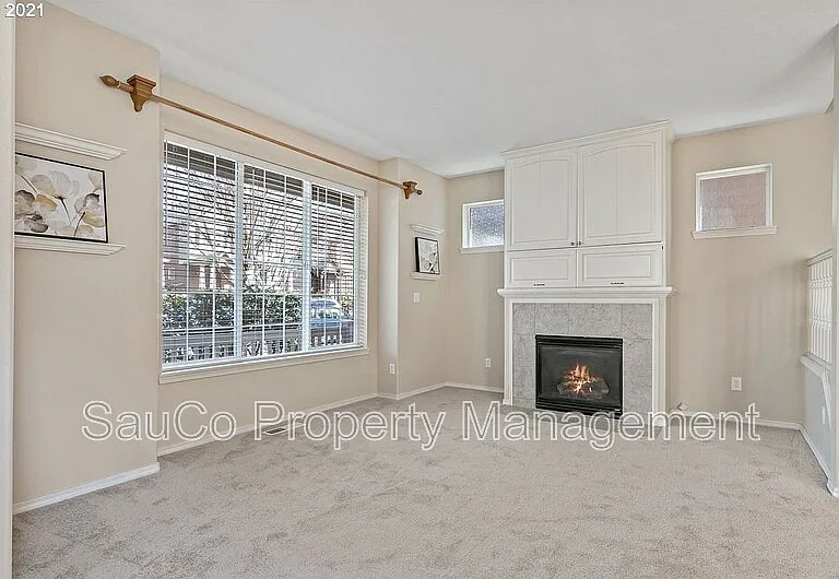 1146 SE Westerland St — Photo 2