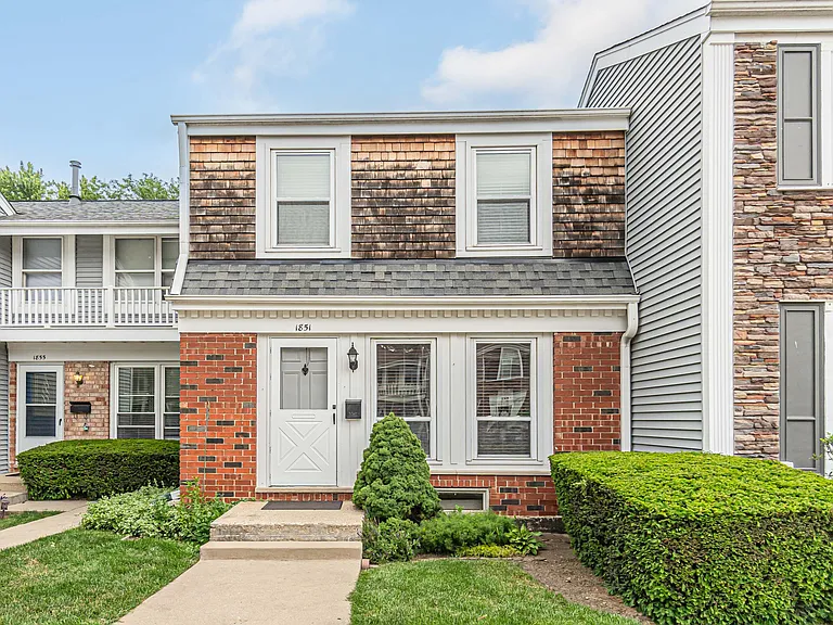 1851 Wellington Pl — Photo 1