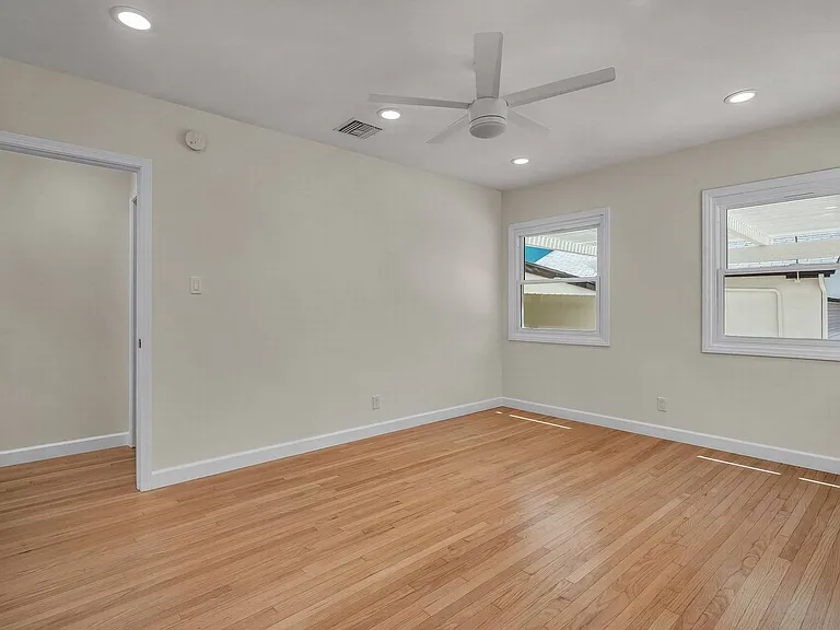 2828 Avenel St — Photo 10