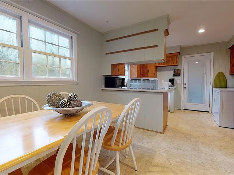 106 Azalea Dr — Photo 5