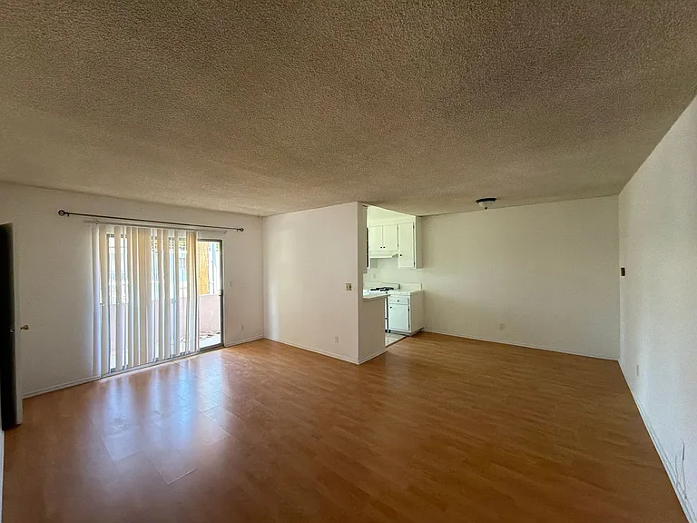1603 Granville Ave — Photo 10