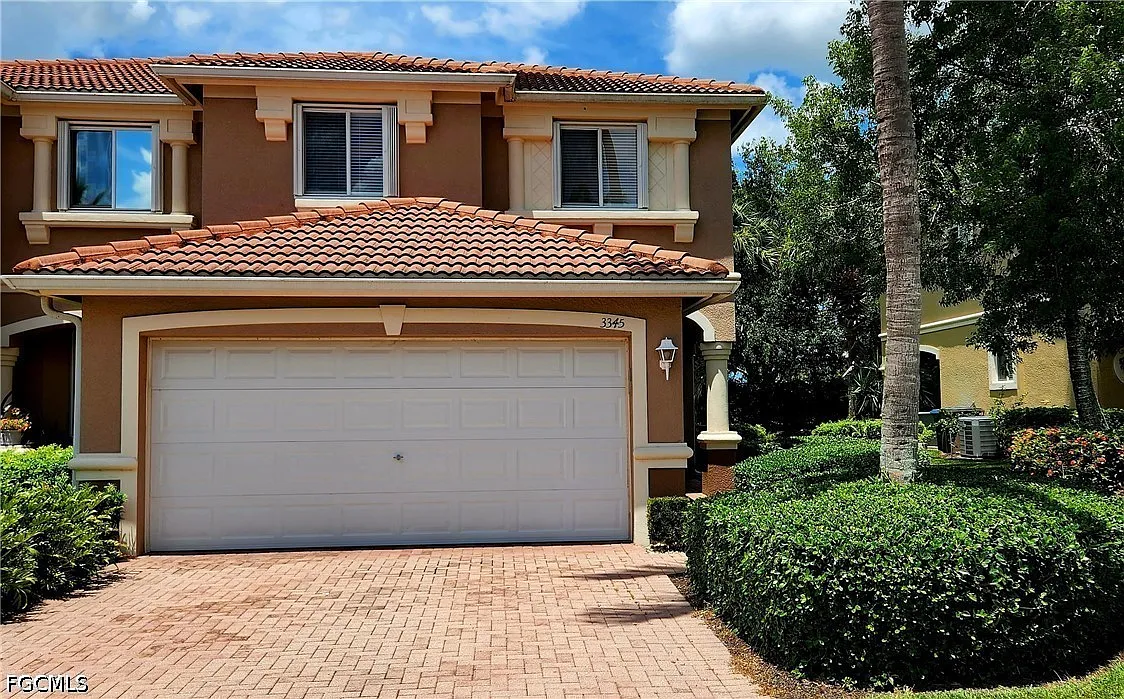 3 bed, 2.5 bath, 1977 sqft, $1,875 — Photo 1