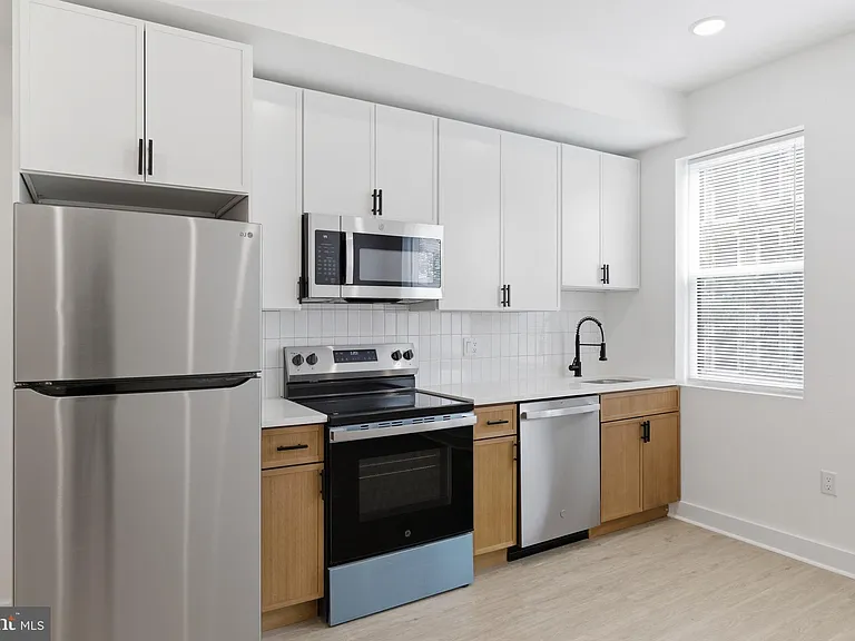 4021 Brown St #4 — Photo 4