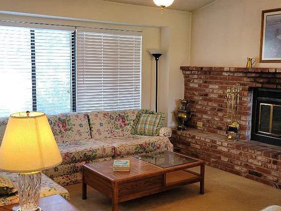 3rd image of 4701 Gorbett Ln