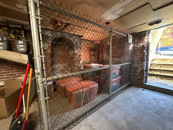 112 Jefferson Street image 9 of 13