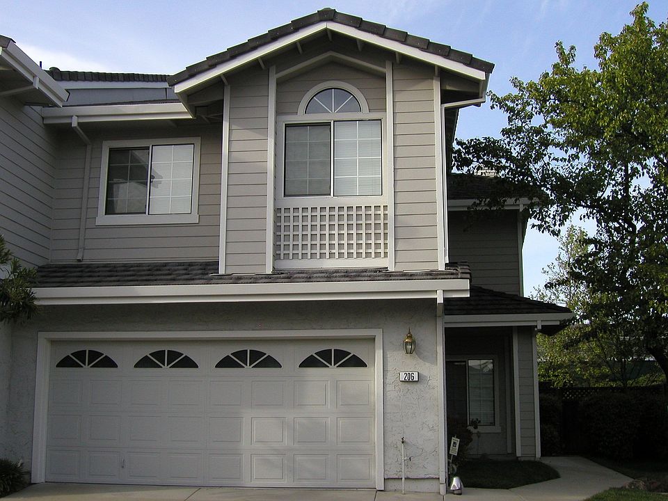 Finished 2-car garage 