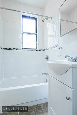 Rented by ZealEstate Group Inc | media 18