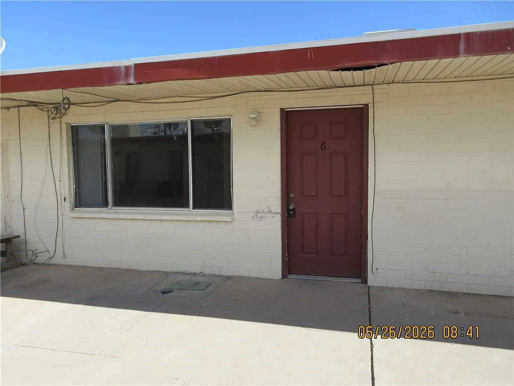 2 bed, 1.0 bath, 700 sqft, $825 — Photo 2