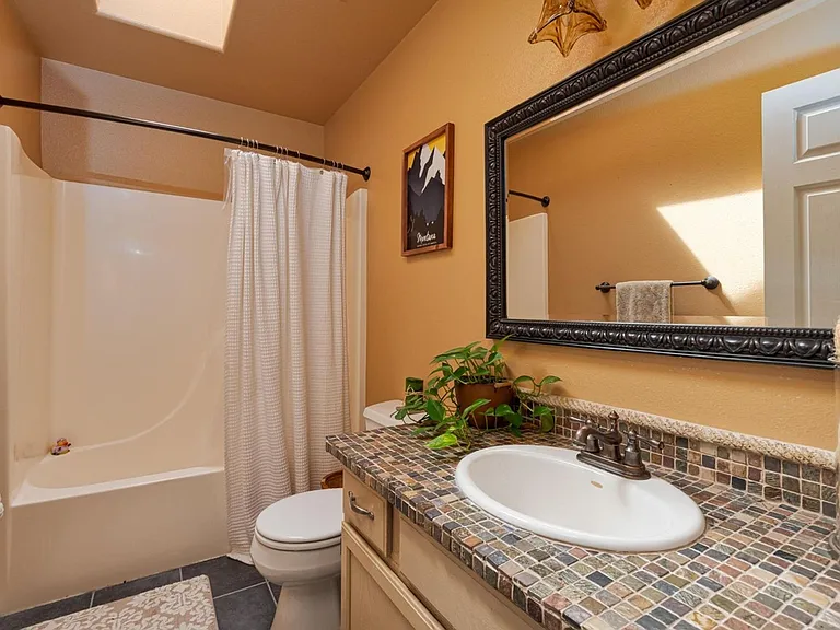 1480 Cresthaven Dr — Photo 18