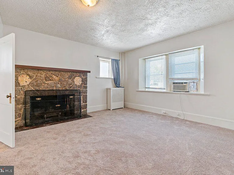 502 S Main St #1A — Photo 1