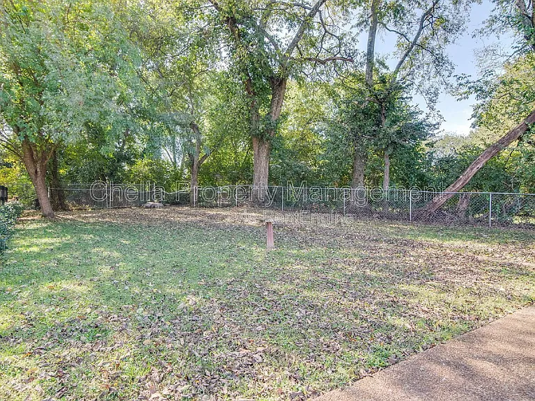2615 Habersham Ave — Photo 34