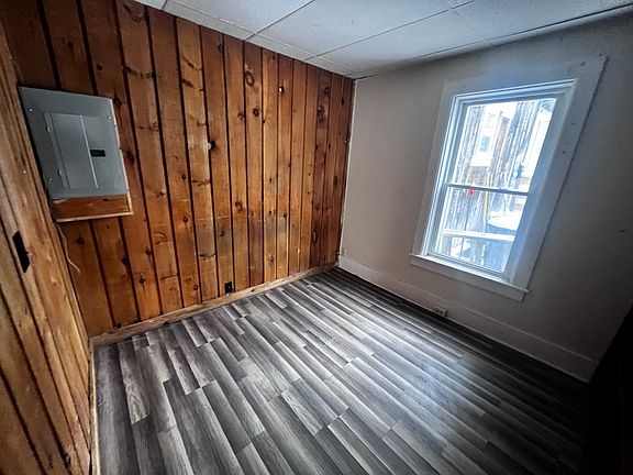 4th image of 12 Railroad St #3