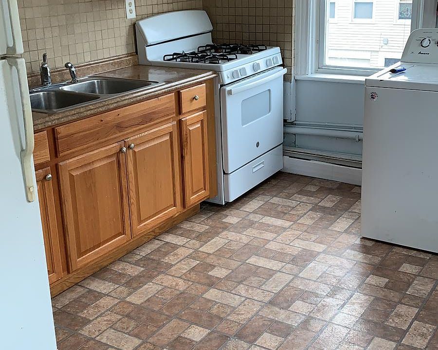 2nd image of 500 Mercer St #B