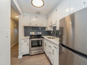 Van Lloyd Apartments