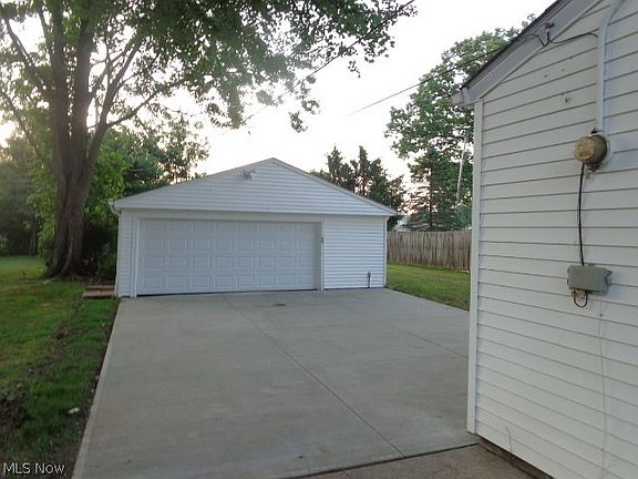 4th image of 7219 Parma Park Blvd
