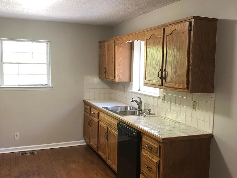 1128 Woodsage Dr — Photo 11