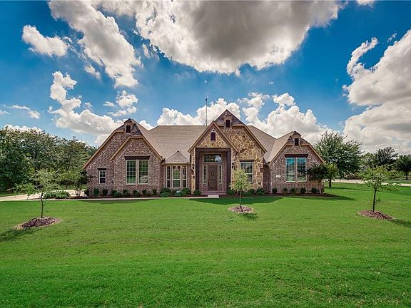 2nd image of 2727 Oakwood Dr