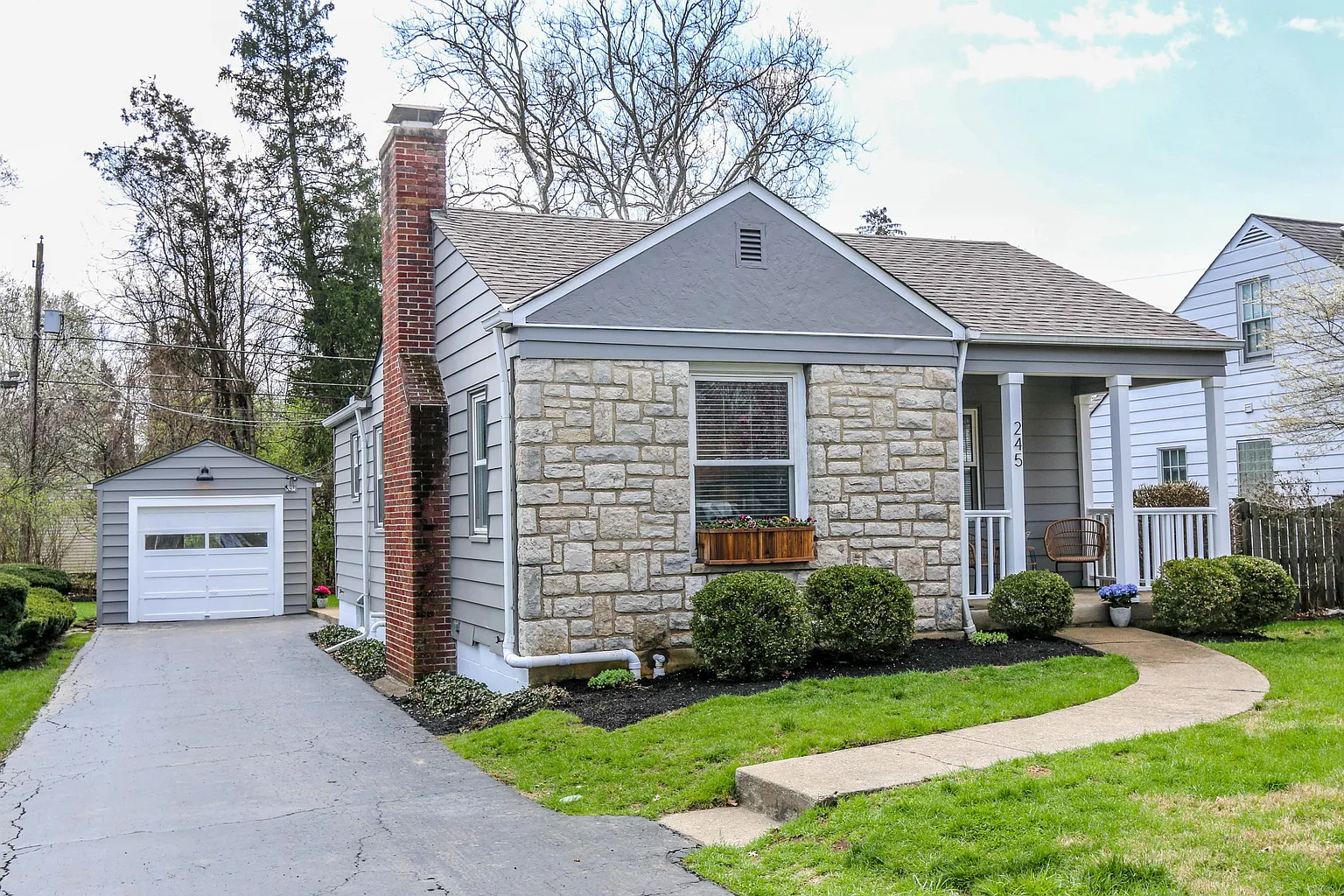 245 E Dominion Blvd photo 1